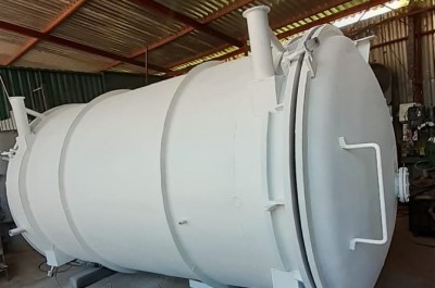 AUTOCLAVE INTERIOR TODO EM AO INOX , AQUECIMENTO A VAPOR , COM MEDIDAS DE 2000MM DE DIMETRO X 3000MM COMPRIMENTO